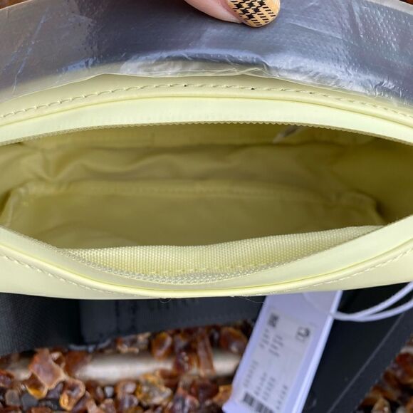 Rains Box Crossbody/Shoulder Bag Yellow (Straw) New! New w/Tag (NWT) Retail $110 - Picture 3 of 8